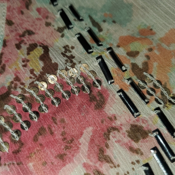 New Women's Pins and Needles Beaded & Sequin Summer Floral Watercolor Blouse Top - Picture 7 of 8
